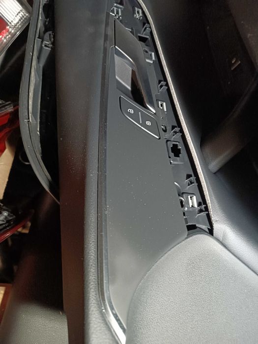 дверні карти дверей обшивка кожа накладки пластік Audi A4 B9 Б9 Ауді