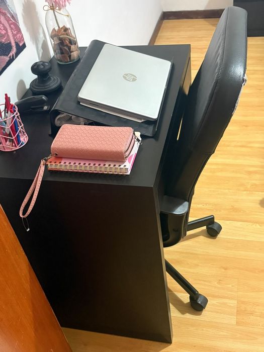 Mesa e cadeira   de escritório
