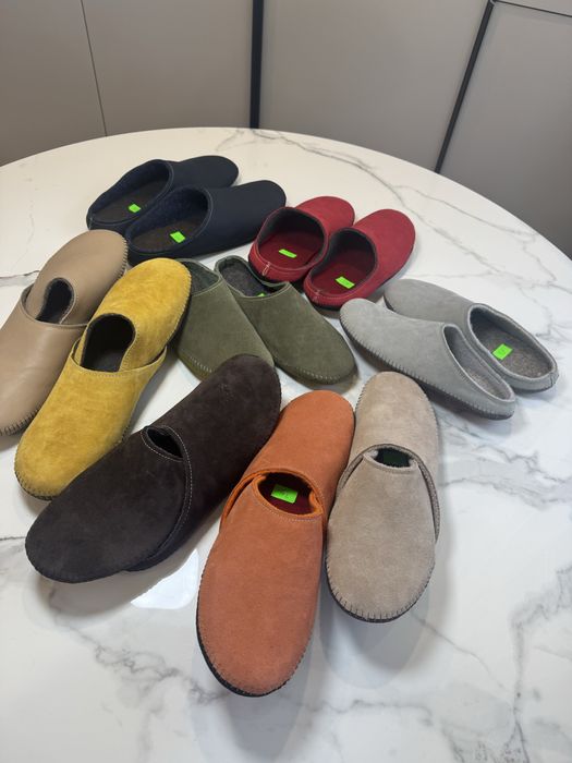 Тапки домашні з натуральної шкіри.