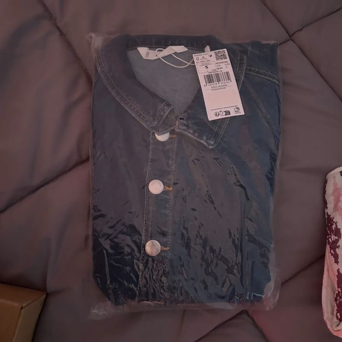 macacão de ganga à boca de sino