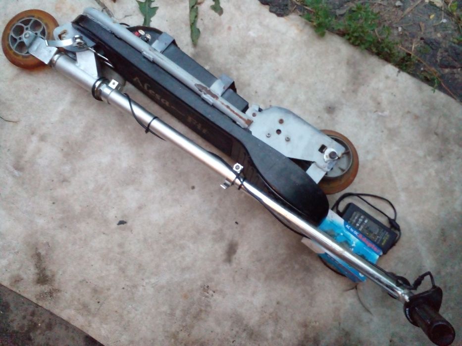 продам Германский складной электросамокат"AlesaFit" "АлесаФит" на ходу