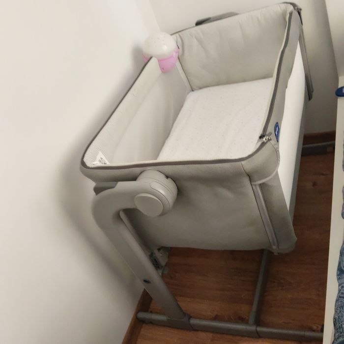 Łóżeczko dostawka Chicco next2me z akcesoriami