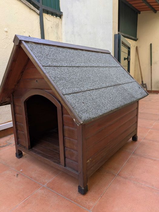 Casota de madeira para cão