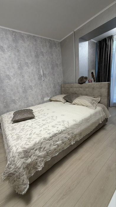 Продам Кровать с матрасом