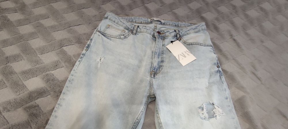 Zara jeans o kroju skinny fit z rozdarciami rozmiar 44
