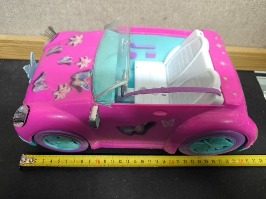 Carro Descapotável FunVille Rosa
Design Vibrante: Carro cor-de-rosa ch