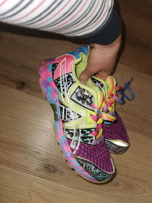 Sapatilhas asics t 306N