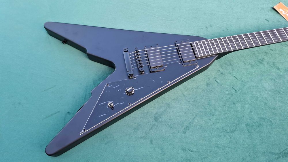 Gitara Elektryczna - Harley Benton Flying V Victory Active Satin Black
