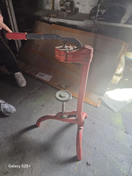 Bottle Capper Corks447438785883023360