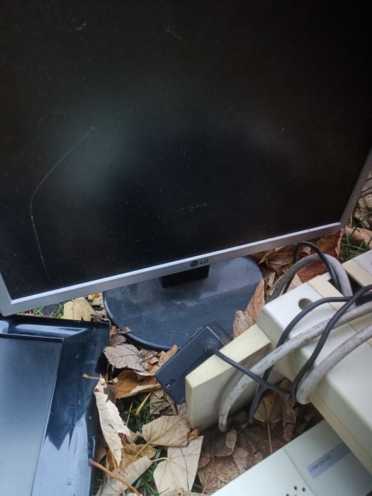 Sprzedam monitory całość