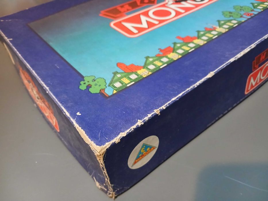 Jogo "Monopólio Deluxe" versão portuguesa clássica de 1961 com as notas ainda da moeda portuguesa o Escudo. Usado