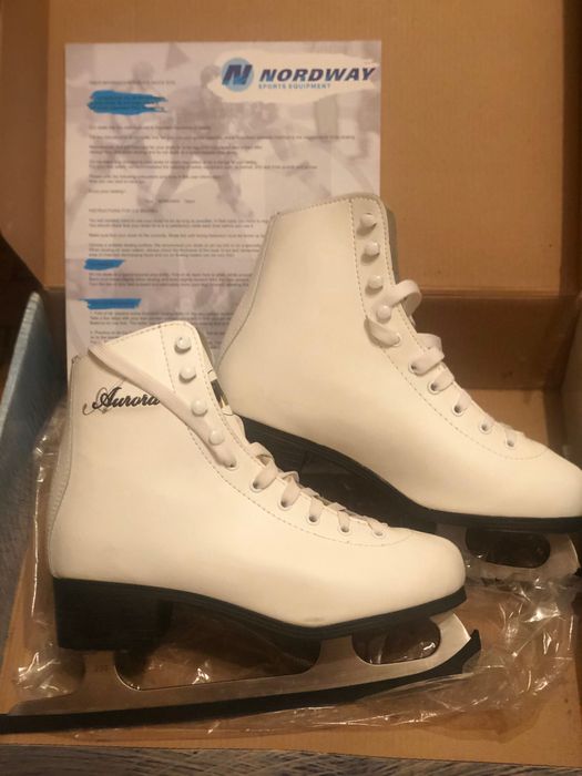 Жіночі фігурні ковзани