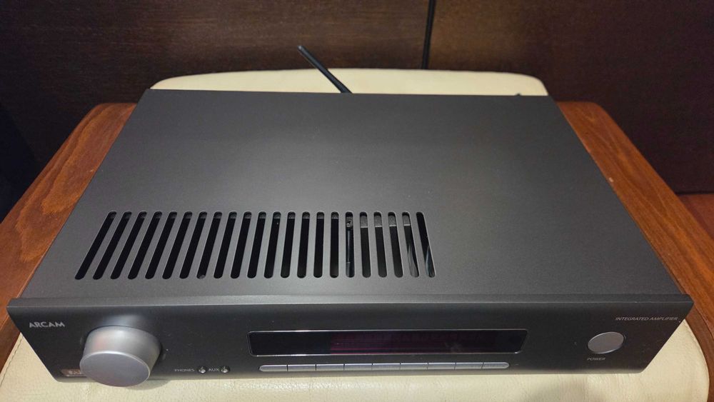 Amplituner Stereo Arcam SA30 z Dirac, MQA, HDMI polska dystryb. ideał.