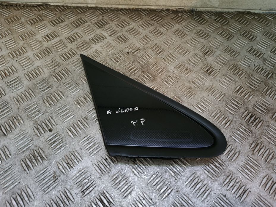 Mercedes W168 A-Klasa trójkąt zaślepka błotnika prawa