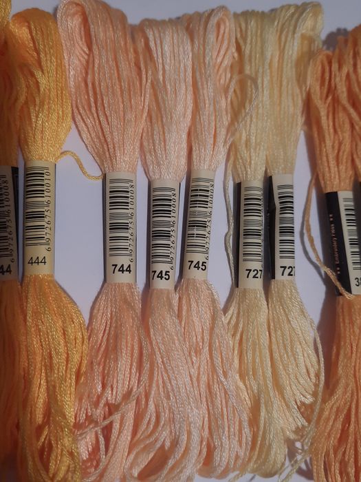 20 meadas de fio para bordado e costura B. Artesanato