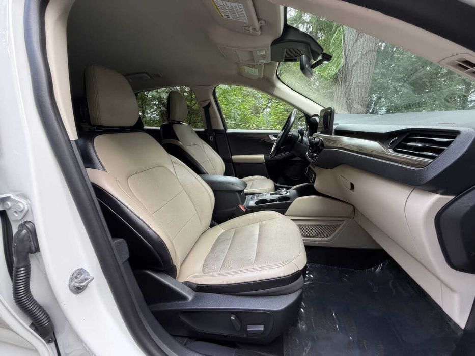 Ford Escape Titanium      2022