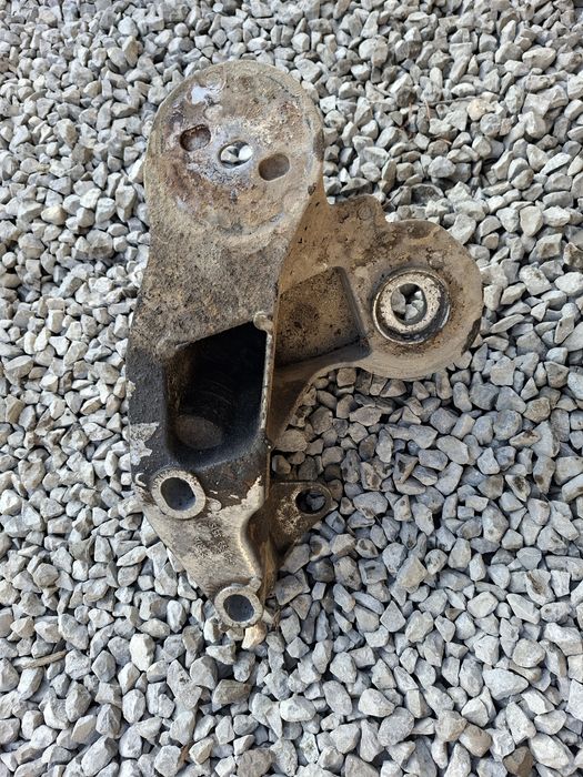 Łapa lewa mocowanie silnika audi a6 c6 asb 3.0tdi 4f0,199,351s