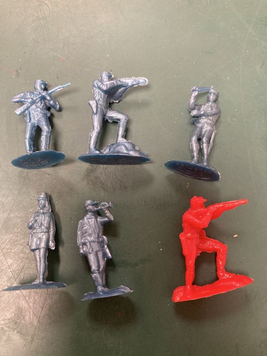 Brinquedo Conjunto 12 Figuras RAJA