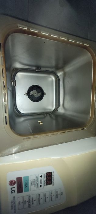 Хлібопіч LG HB-152CE