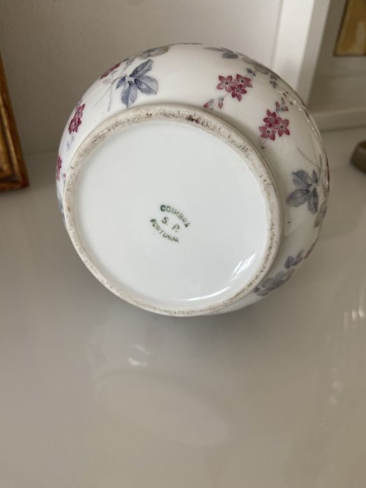 Bonita jarra de porcelana
