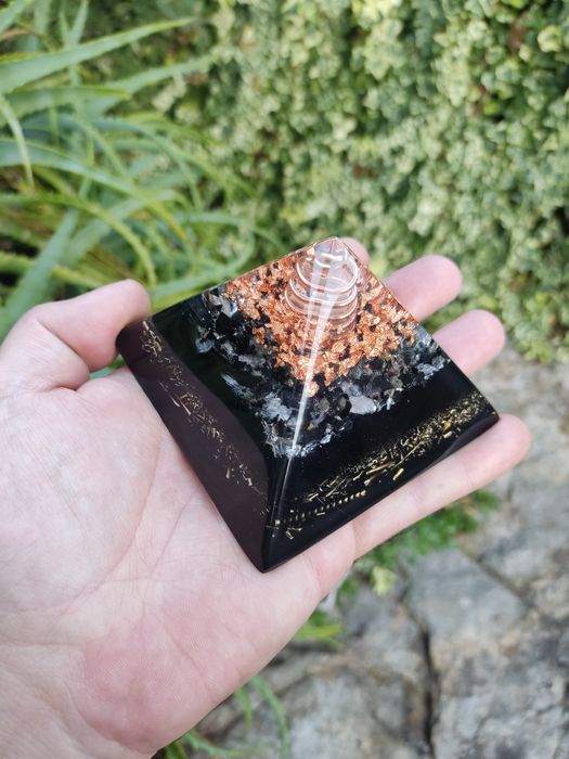 Pirâmide Orgonite