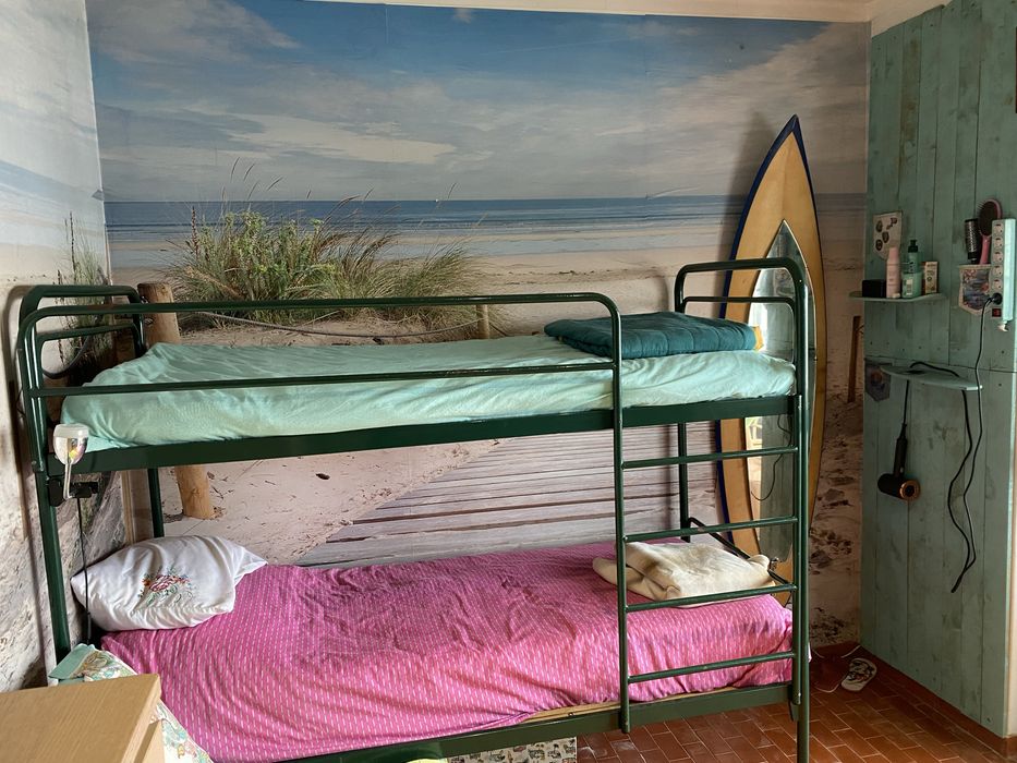 Quarto completo, motivo de surf