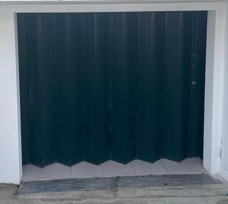 Portão de Garagem Lacado