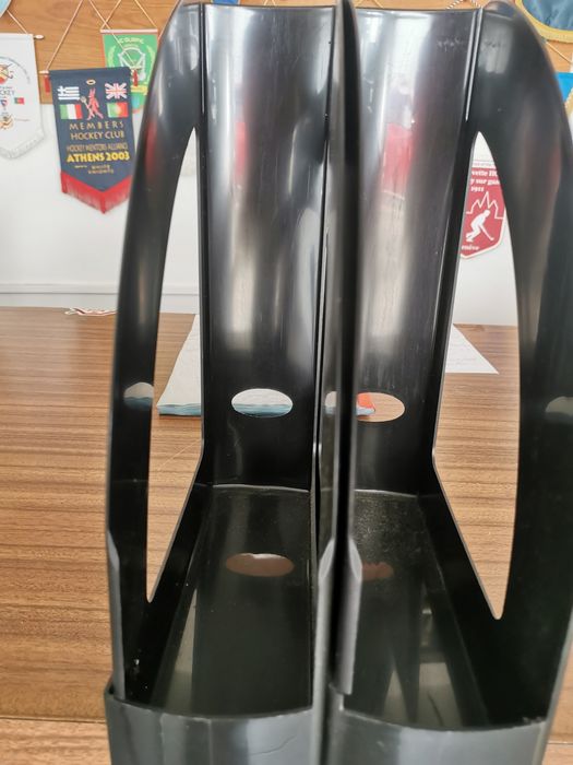 Duas mini prateleiras em plástico