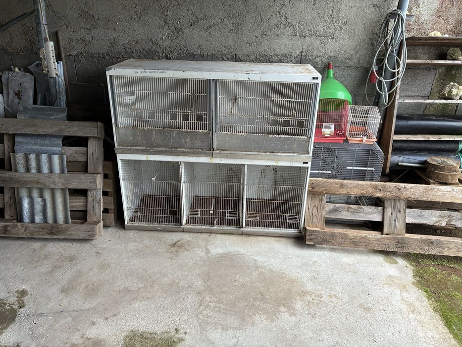 Vendo 2 gaiolas de 3 modulos