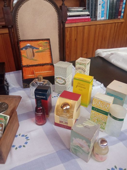 Vários Guarda - jóias e frasquinhos antigos (para desocupar)