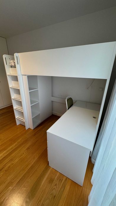IKEA SMÅSTAD - cama com secretária, espaço para arrumação e cadeira