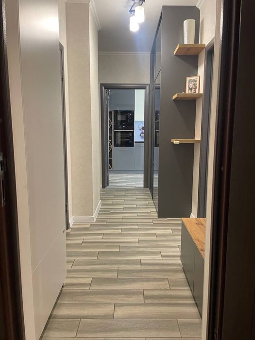 2поверхова квартира біля Епіцентру