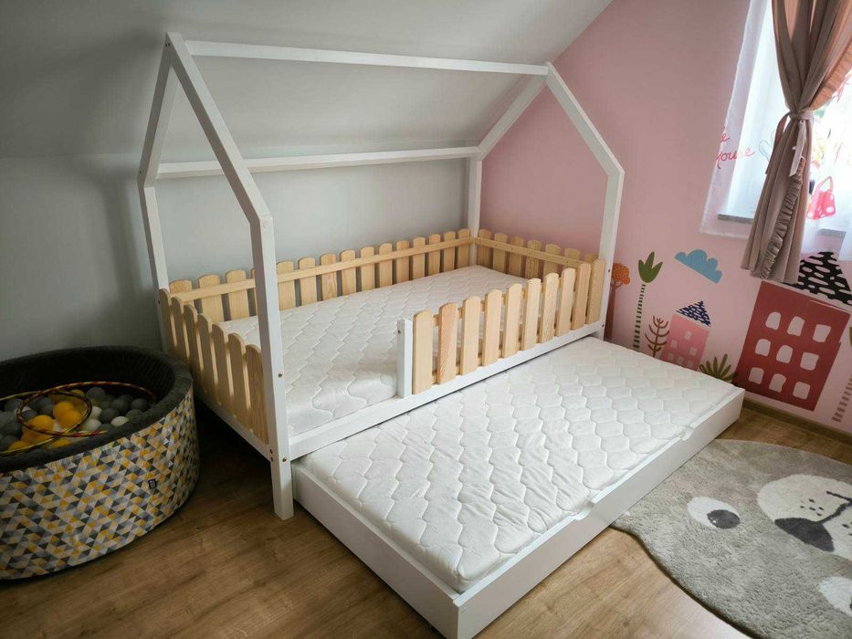 Łóżko  Drewniane Domek z balaskami