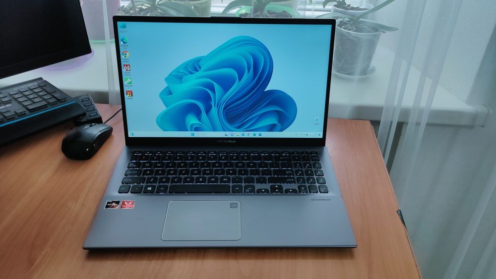 Стильний ноутбук ASUS Vivobook 15 F512D, R3/8/256