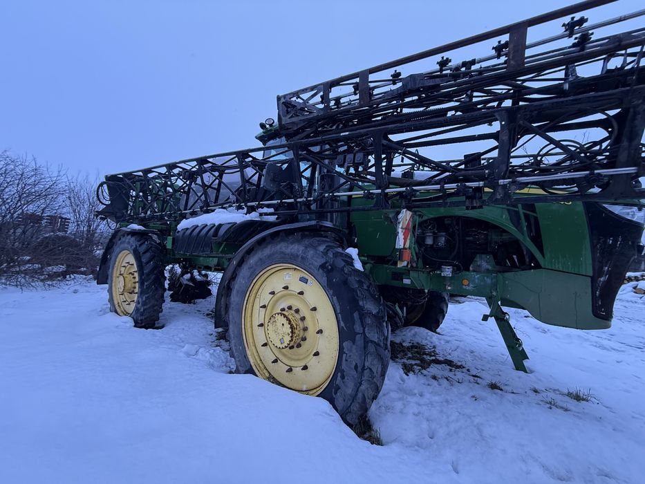 Самохідний обприскувач John Deere 4940