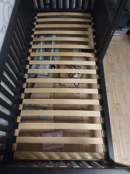 Продам: Детская кровать - домик.