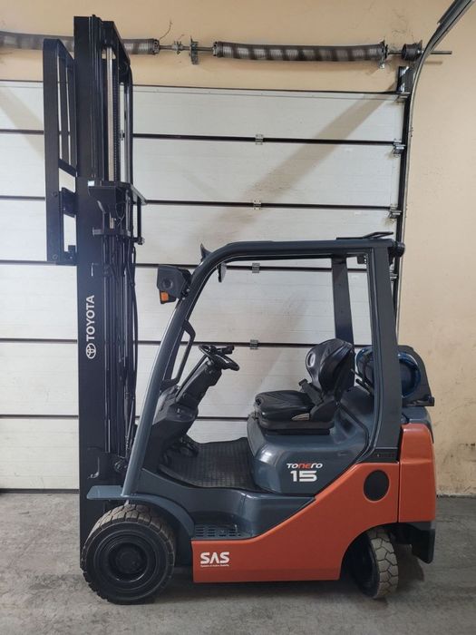 Навантажувач вилковий, газовий 1.5 тонн
 Toyota  02-8FGF15