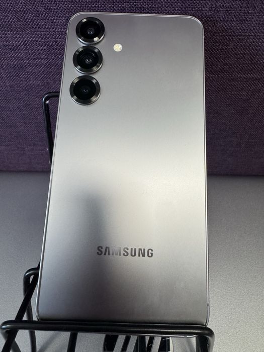 Samsung S25 12/128gb + чохол
