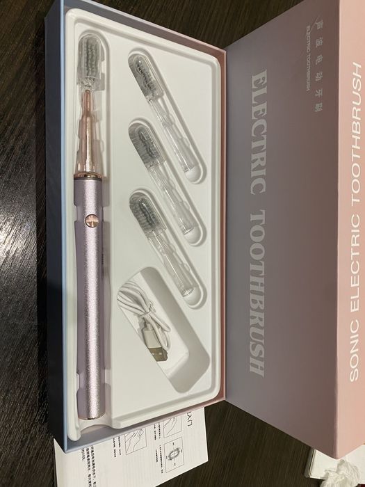 Електрична зубна щітка у наборі