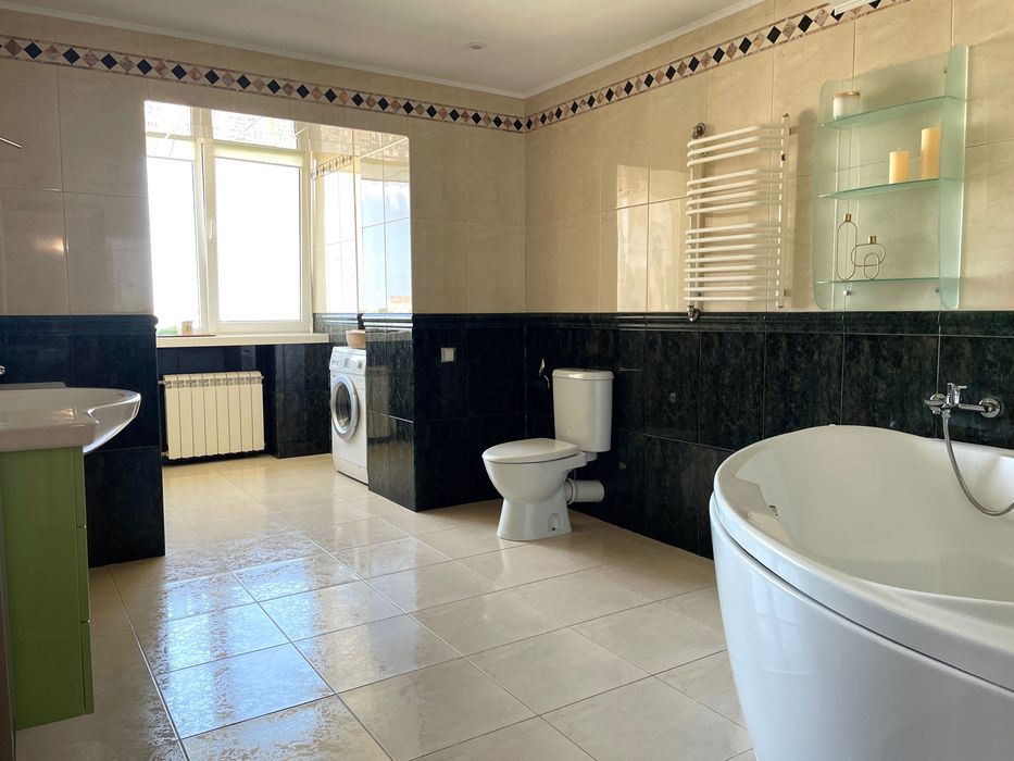 Без %. Продаж квартири з ремонтом - 1000 у.е.за м2. Драгоманова 15-А.