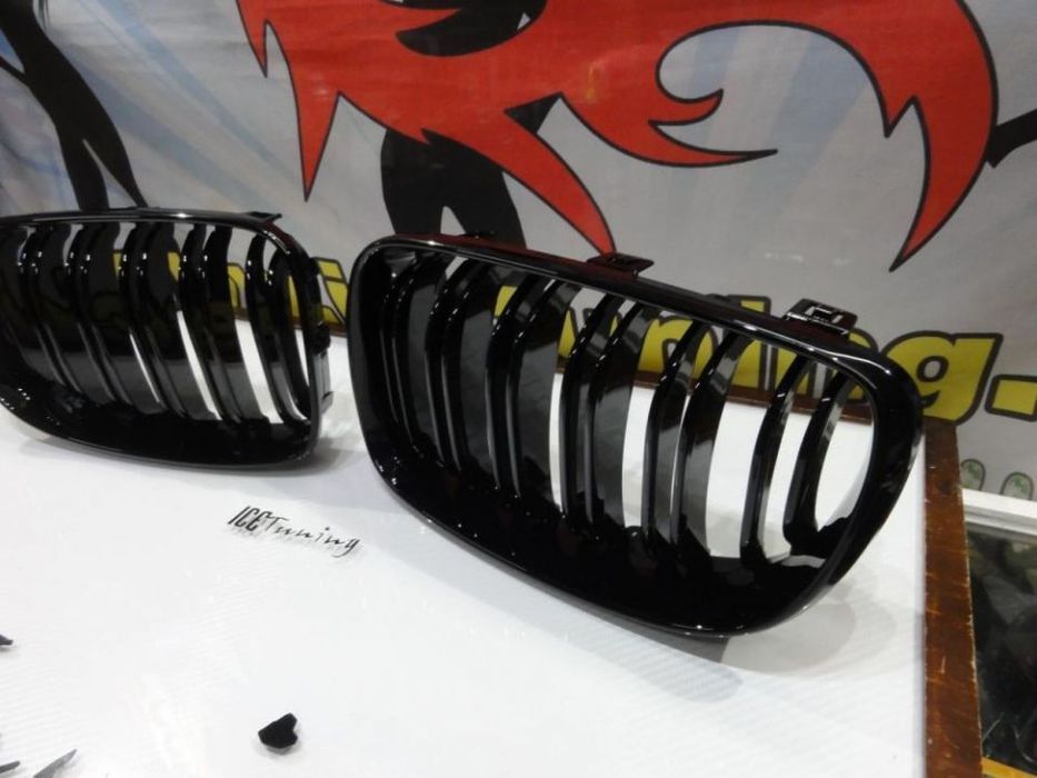 Grelha frontal BMW E81 / E82 / E87 / E88 07-11 M4 look / dupla lamina em preto piano brilhante