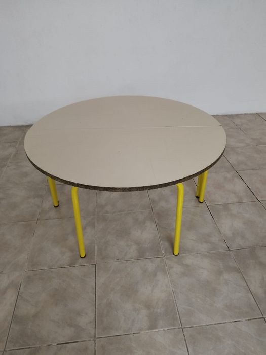 Mesas de crianças para colégio ou casa