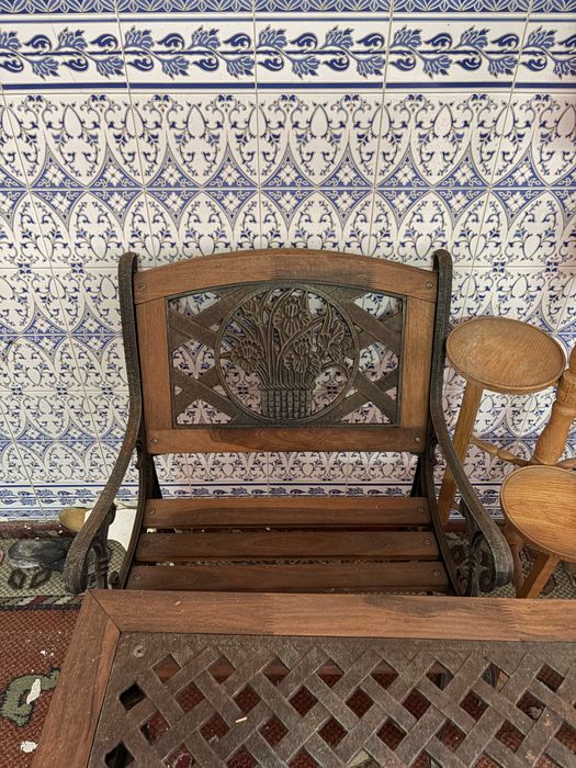 Conjunto Mesa e Bancos de Jardim