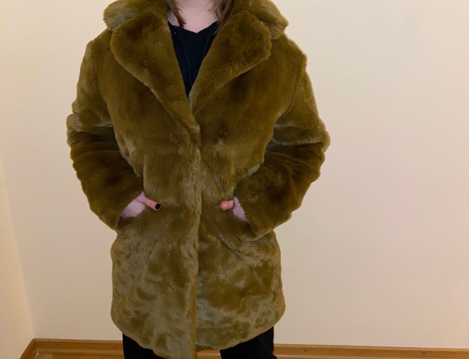 Шубка гірчичного кольору