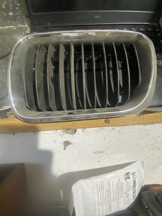 БМВ е36 приборка 240км мах. Ніздрі хром. Туманки жовтого коляру.