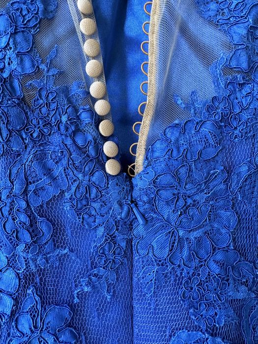 Vestido cerimónia Pronovias renda azul corte sereia