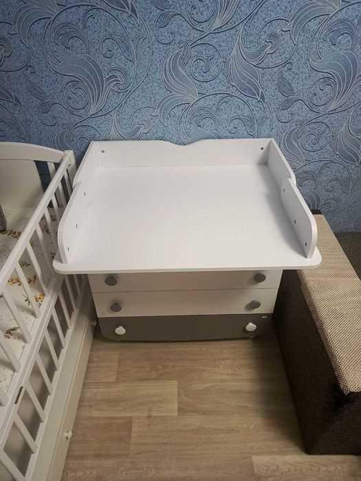 Пеленальний стіл