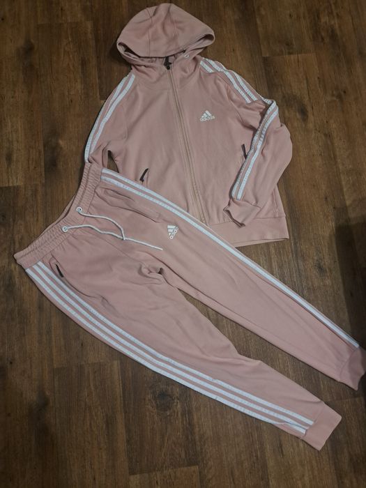 Женские костюмы спорт