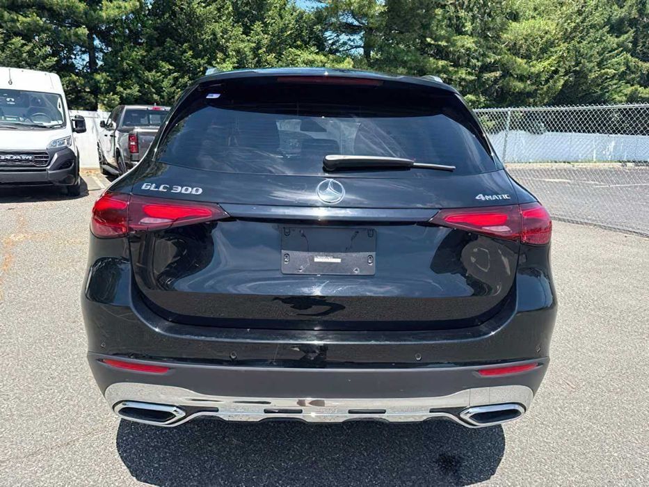 Mercedes-Benz GLC 300      2024