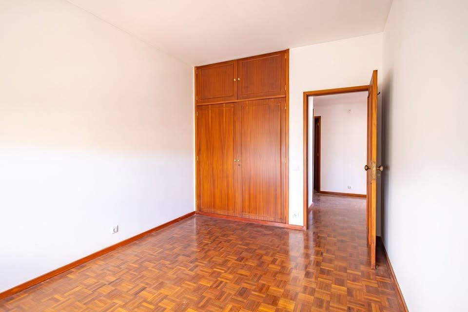 Apartamento T4 nas Antas - Praça Velasquez